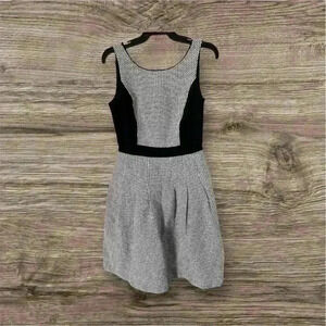 White House Black Market Sleeveless Black White  Dress Size 4‎ Office Siren